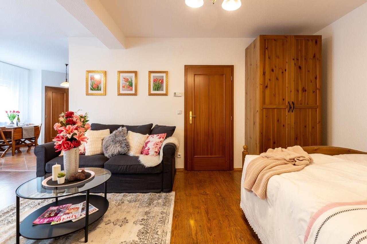 Apartman Dream V Mikulove - Jine Ubytovani Lednice Apartment ภายนอก รูปภาพ
